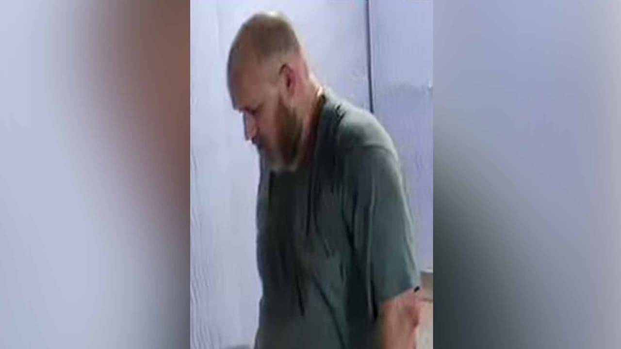 Los tres sospechosos llegaron a la cuadra 1400 de Silverado Drive.