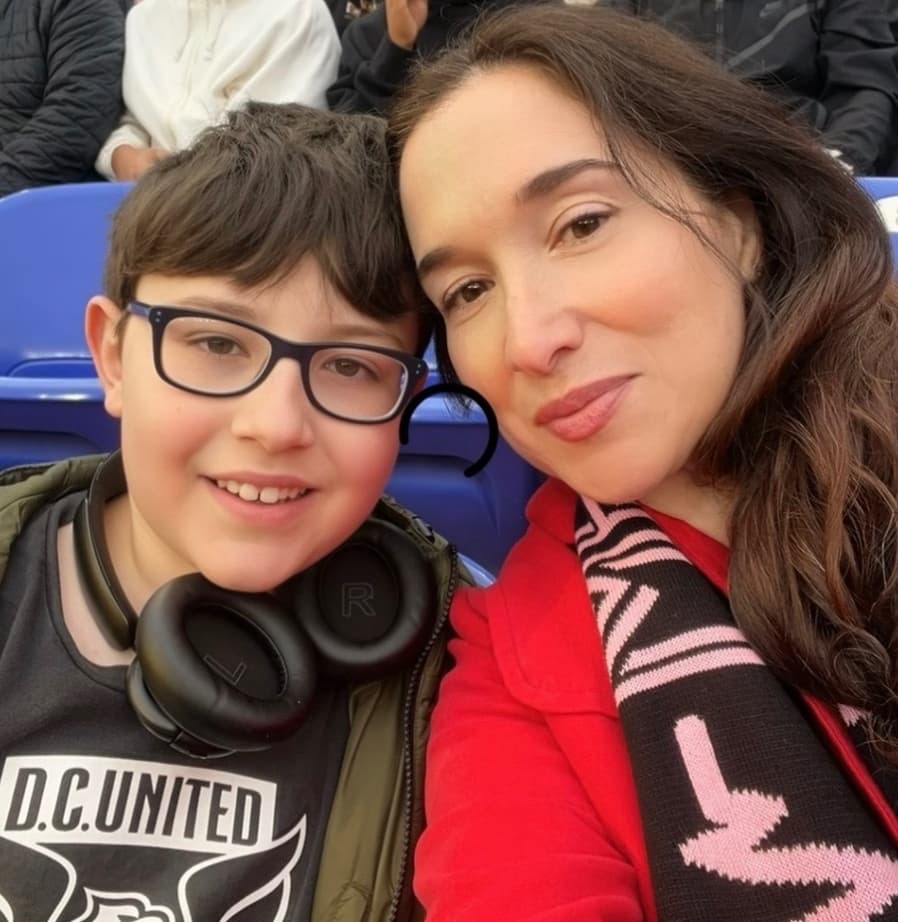 Nina García y su hijo Charles.