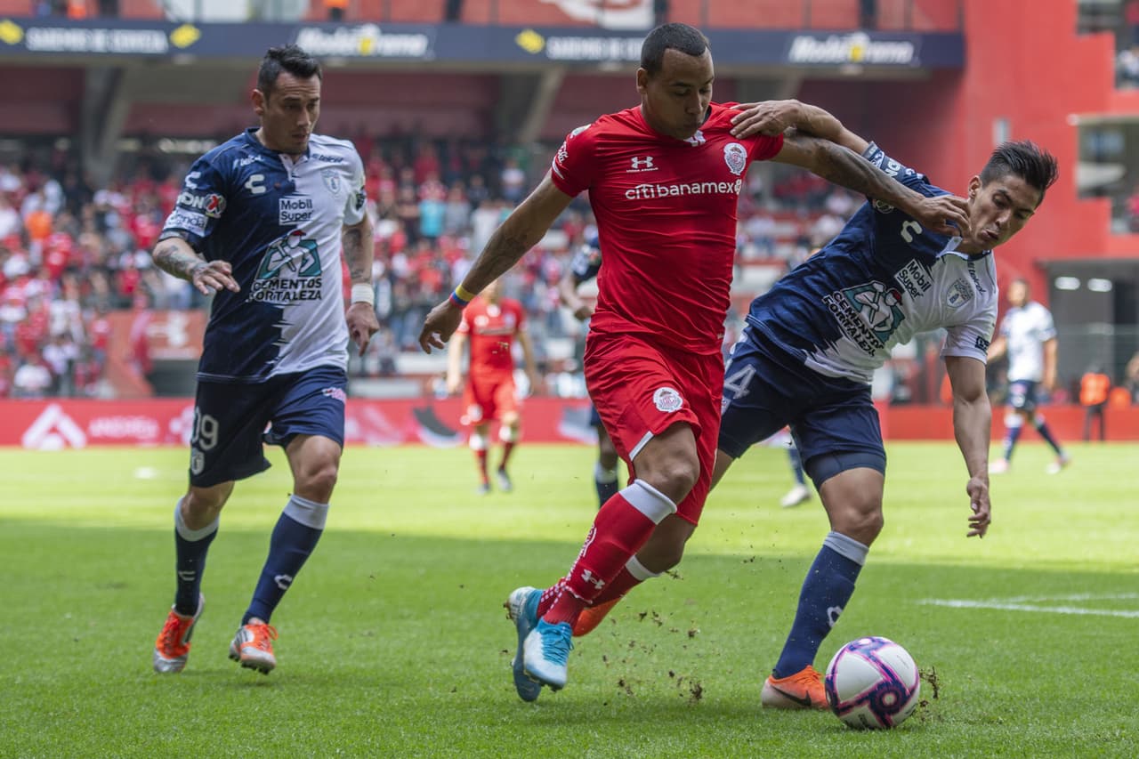 Pardo, el mejor jugador del Toluca desequilibró a la defensa de los 'Tuzos' hasta volverla loca.