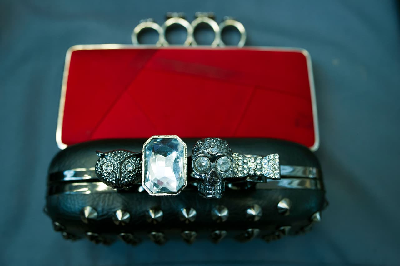 Continuarán utilizando los material confiscado en todo el país para educar a los pasajeros, pero lo más complicado será encontrar personas que puedan hablar de los objetos con un sentido del humor que resuene.