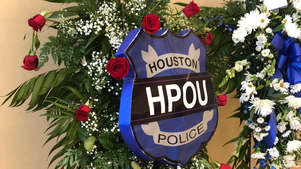 "Combatió el covid-19 con gran vigor y coraje" escribió Acevedo en un mensaje en Twitter.