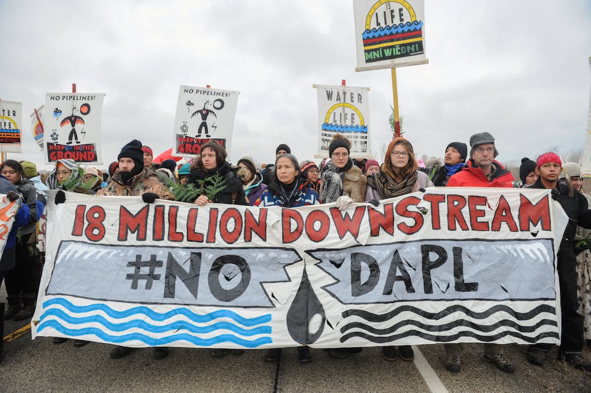 Trump tiene acciones en dos empresas que construyen el polémico oleoducto Dakota Access