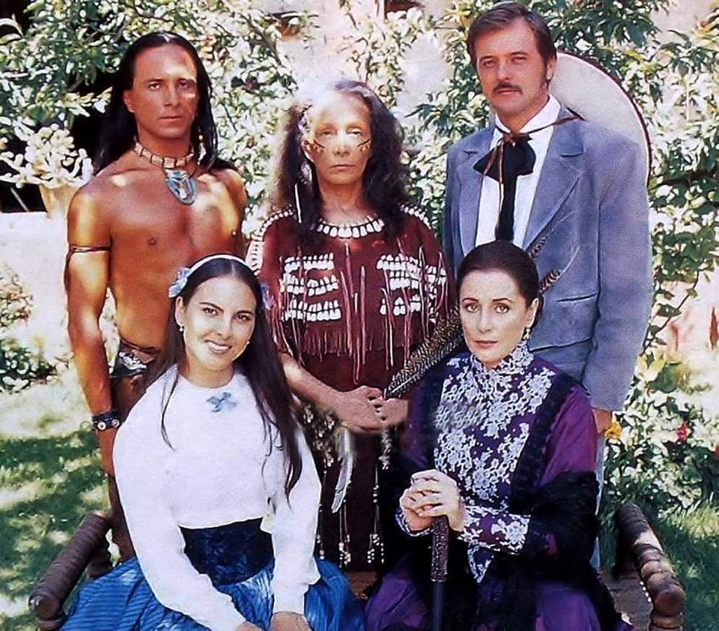 En el año 2000, la primera actriz se integró al elenco de 'Ramona', telenovela protagonizada por Kate del Castillo y el fallecido Eduardo Palomo.