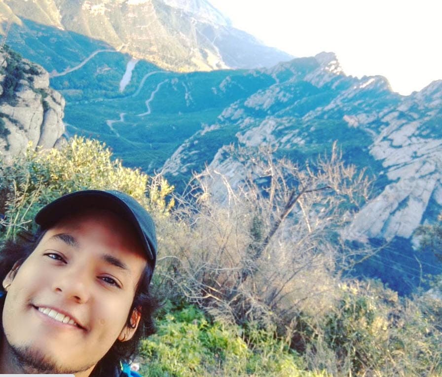 <b><a href="https://www.instagram.com/danielrengifot/" target="_blank">Daniel Rengifo</a> </b>fue un actor colombiano muy reconocido en su país que empezaba a tener reconocimiento en otras naciones gracias a sus participaciones en series como 'Sin senos sí hay paraíso'. 
<br>