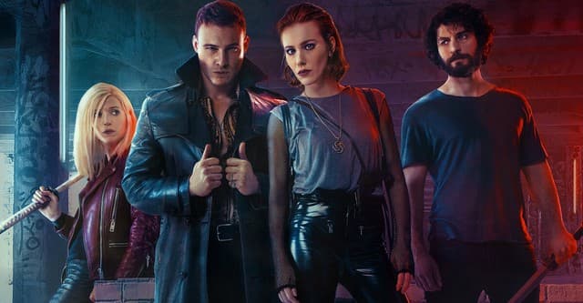 Mía, la protagonista de la historia, busca venganza tras ser convertida en vampira y para recuperar su vida de nuevo, deberá matar al líder de estos seres que se alimentan de sangre humana.