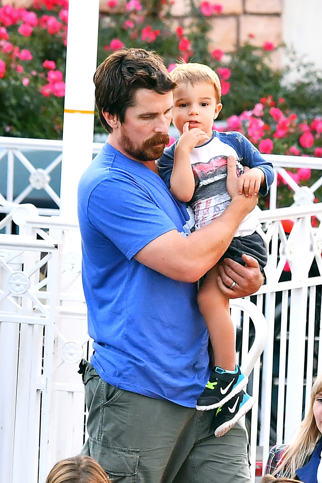 ¡Qué encantador está el pequeño Joseph! ¿Se parece al papá o a mamá?