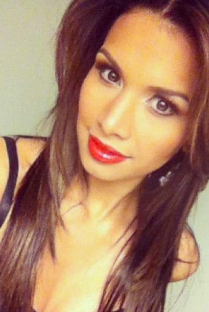 A través de las famosas fotos 'selfies' es como nuestra reina mantiene una estrecha relación con sus seguidores. Este tipo de fotos se han convertido en un fenómeno y no hay quién no se haya tomado una. Ahora puedes subir la tuya con el hashtag #NBLselfie para ganar un kit de belleza, los detalles aquí