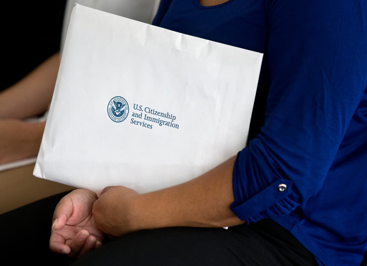 “Hablemos de Inmigración”: hoy a las 7 pm, claves de los perdones migratorios para el ajuste de estatus