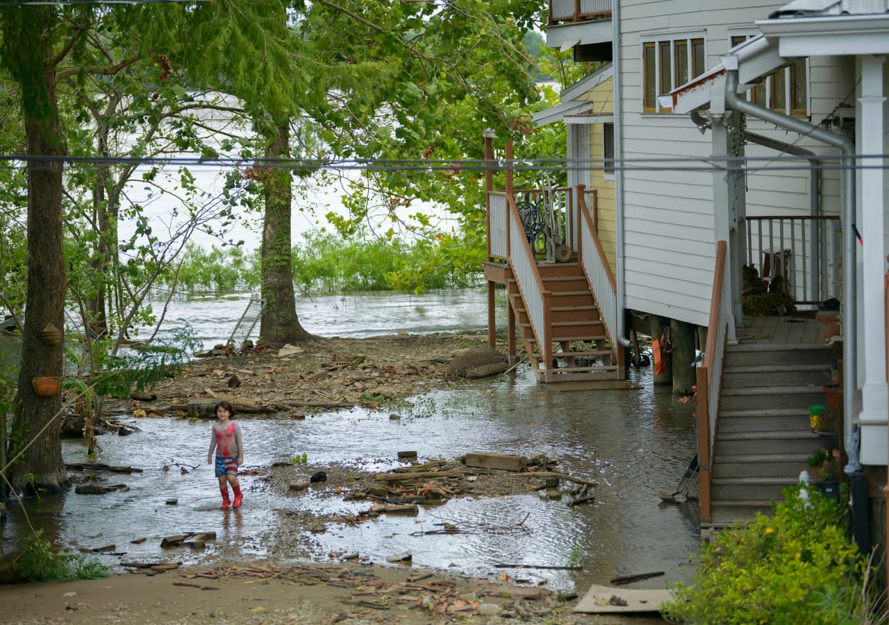 Las autoridades del estado de Louisiana esperan una caída de entre 10 y 15 pulgadas de lluvia. El gobernador John Bel Edwards advirtió que "incluso los vientos más suaves pueden tener un impacto devastador derribando árboles sobre casas y carreteras".