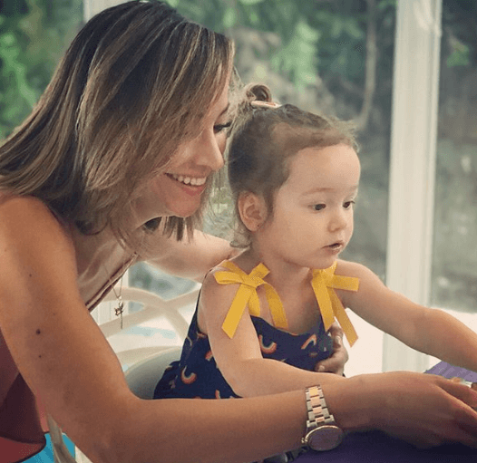 "Gracias por hacernos cada día más felices y por enseñarnos a ser mejores padres. Nuestro amor por ti no tiene límites", escribió Satcha Pretto en sus redes.