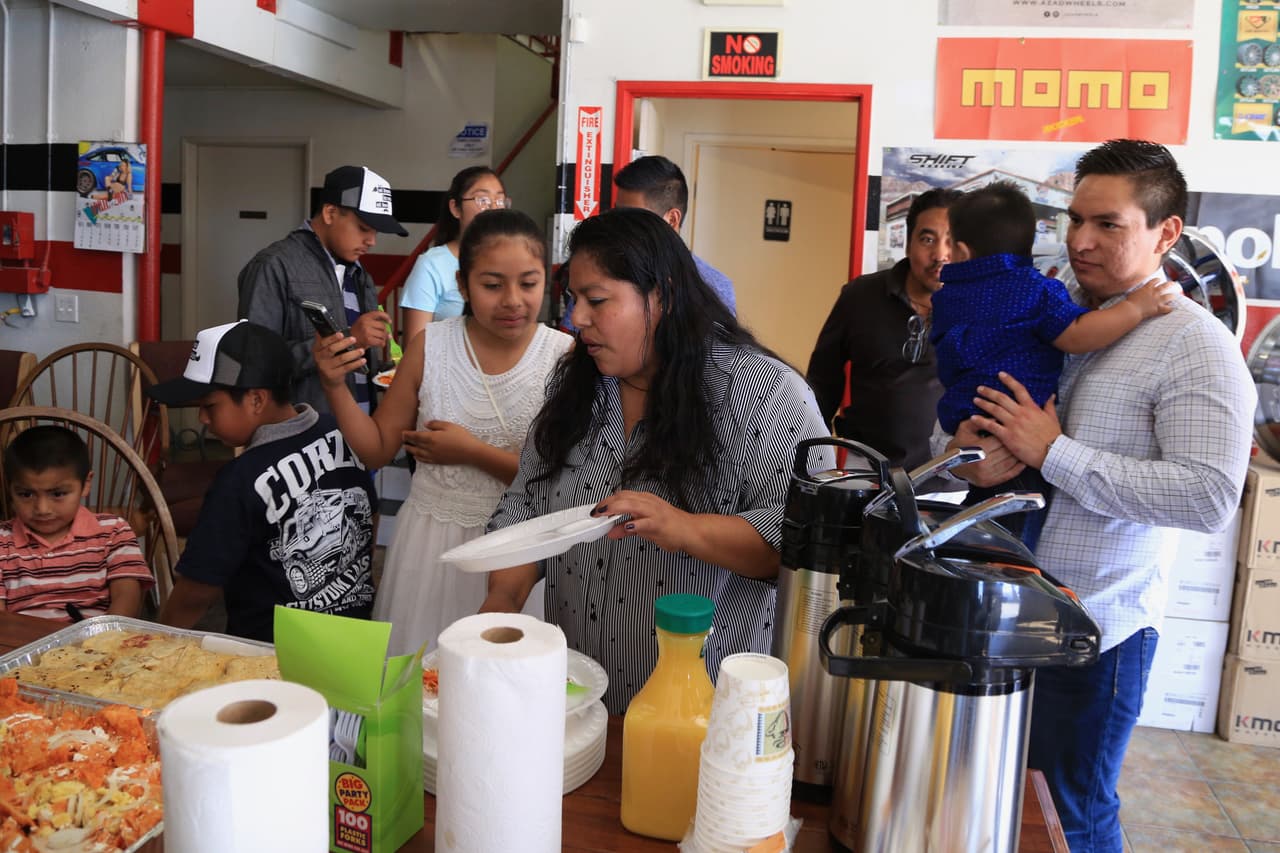 Todos estaban muy emocionados y recibieron un desayuno al estilo
<b>El Bueno, La Mala y El Feo</b>.