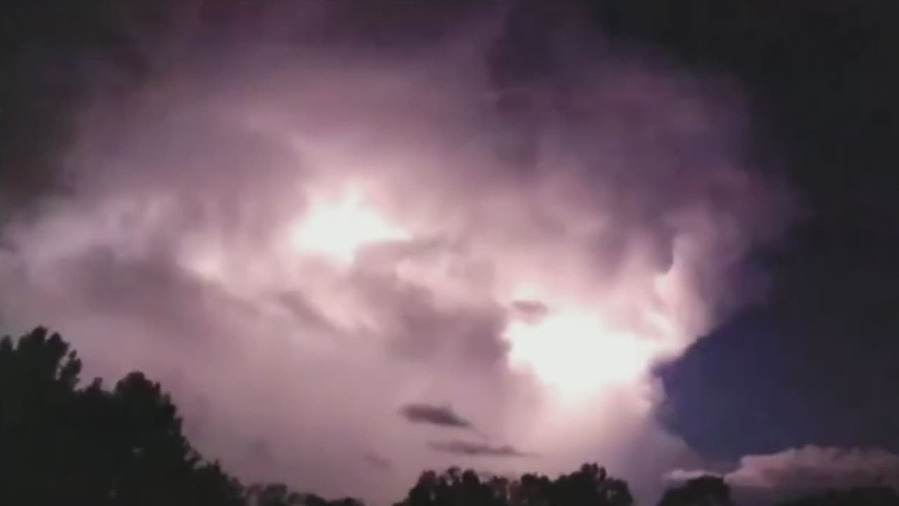 Un experto explica qué factores aumentan el riesgo de recibir una descarga eléctrica durante una tormenta