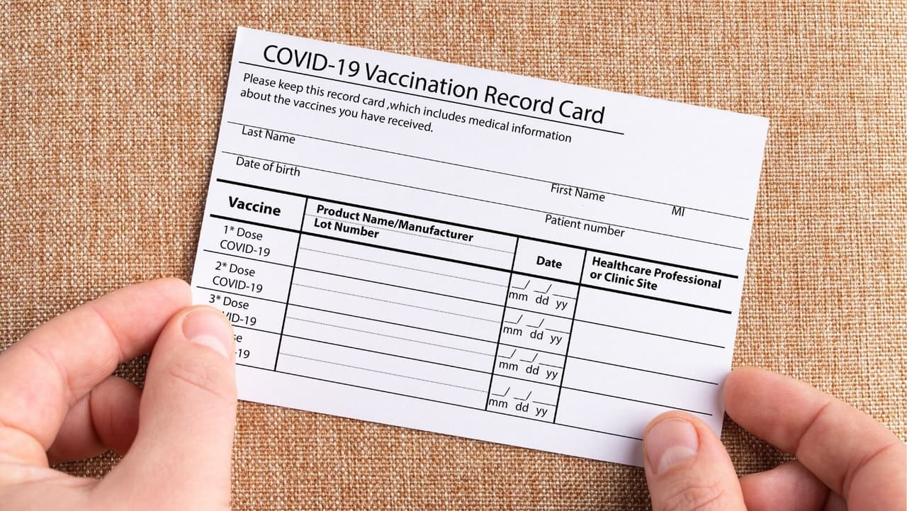 <b>¿Necesito prueba de vacunación para ir a un restaurante o lugar? </b>No necesariamente. Según las nuevas reglas, ya no es necesario que muestre un 
<a href="https://www.univision.com/local/philadelphia-wuvp/comprobante-vacunacion-coronavirus-comer-interior-restaurantes-bares-filadelfia">comprobante de vacunación</a> en todos los 
<b>restaurantes</b>, 
<b>hoteles</b>,
<b> boleras </b>o 
<b>centros deportivos</b> de Filadelfia. Sin embargo, las empresas aún pueden exigir prueba de vacunación para empleados e invitados si así lo desean. Por lo tanto, es una buena idea llamar antes de ir.