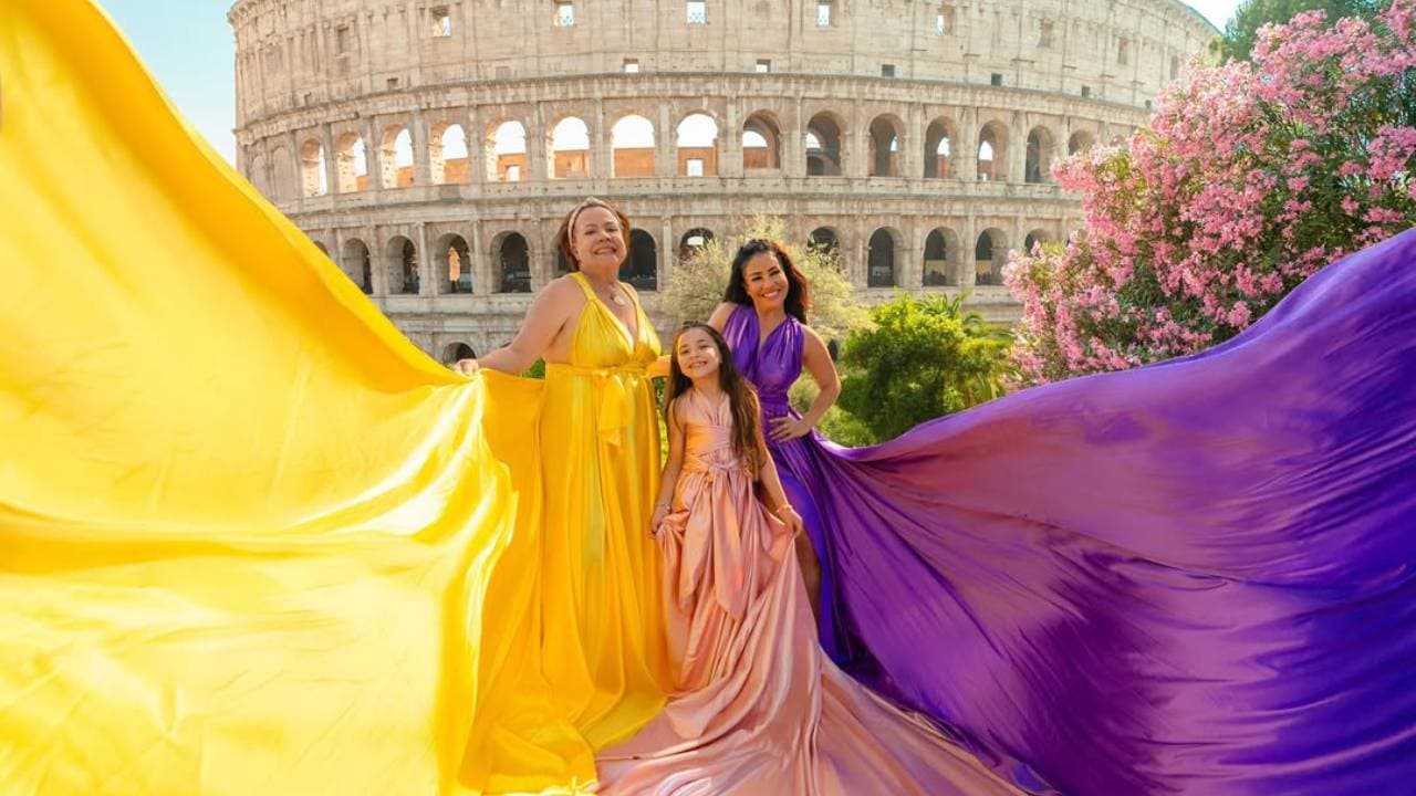 Carolina Sandoval, su hija y su madre en el Coliseo Romano.