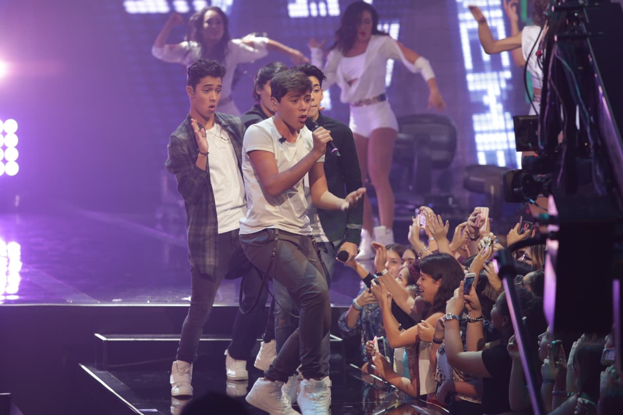 Una noche donde se le hizo honor al Latin GRAMMY, hubo sorpresas y la eliminación de un chico más. Esta noche le dijimos adiós a Sebastián y los jueces, además de no tener paciencia, fueron difíciles de complacer.