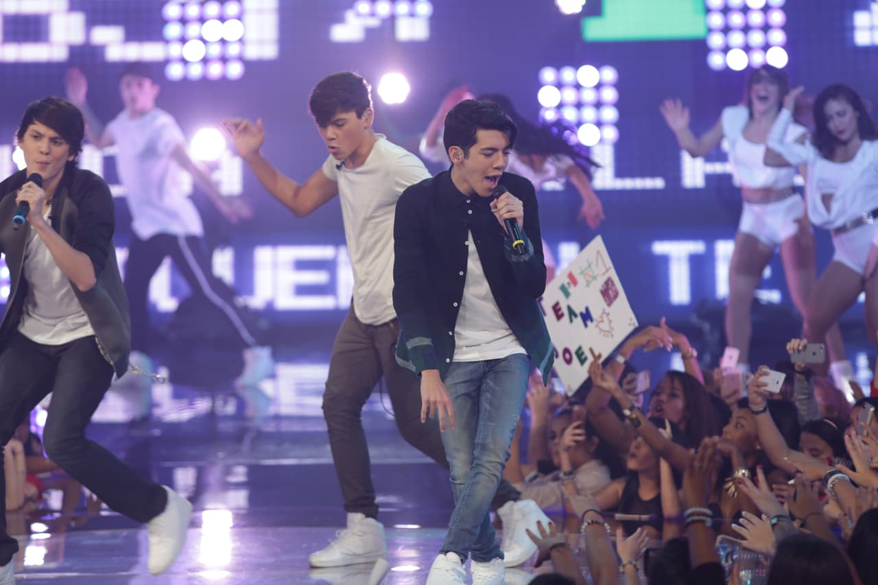 Una noche donde se le hizo honor al Latin GRAMMY, hubo sorpresas y la eliminación de un chico más. Esta noche le dijimos adiós a Sebastián y los jueces, además de no tener paciencia, fueron difíciles de complacer.