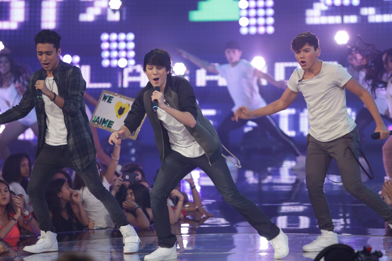 Una noche donde se le hizo honor al Latin GRAMMY, hubo sorpresas y la eliminación de un chico más. Esta noche le dijimos adiós a Sebastián y los jueces, además de no tener paciencia, fueron difíciles de complacer.