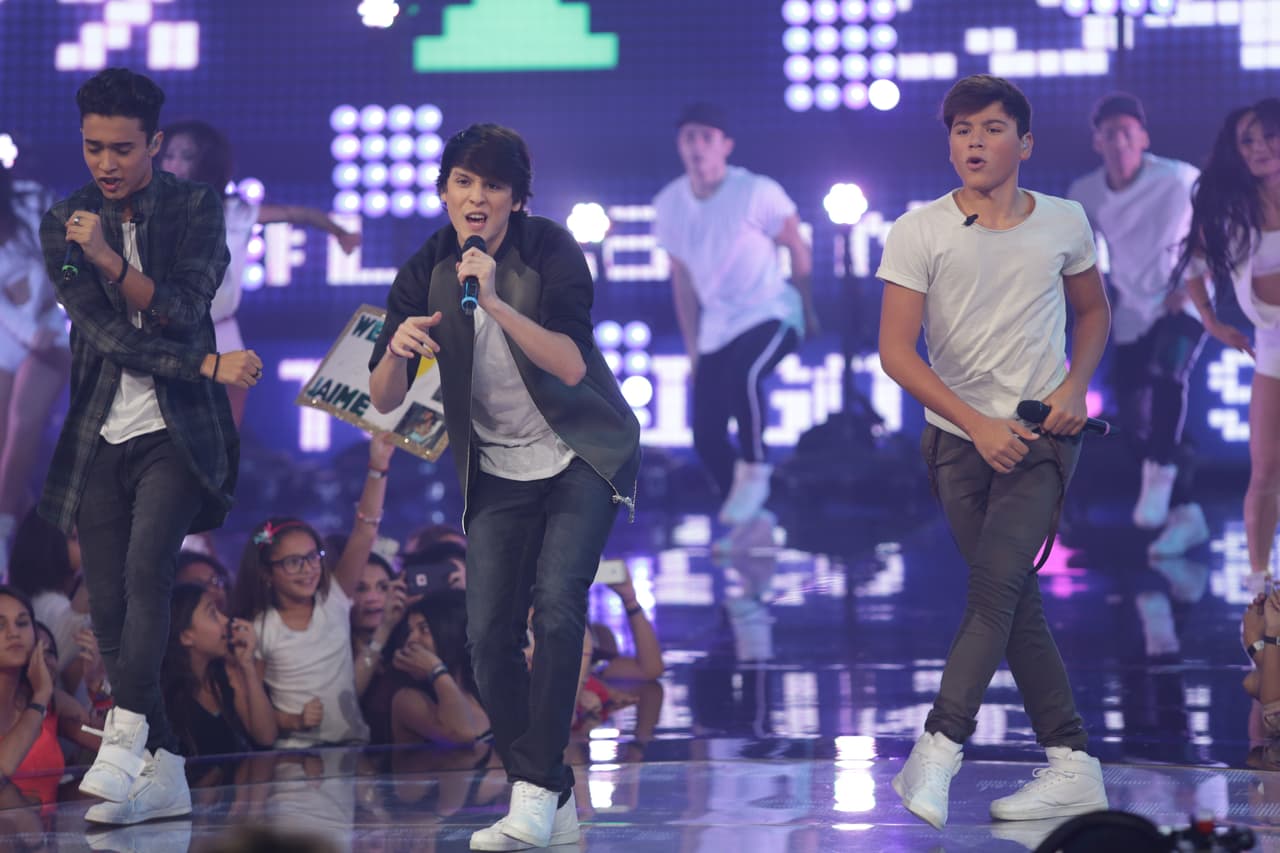 Una noche donde se le hizo honor al Latin GRAMMY, hubo sorpresas y la eliminación de un chico más. Esta noche le dijimos adiós a Sebastián y los jueces, además de no tener paciencia, fueron difíciles de complacer.