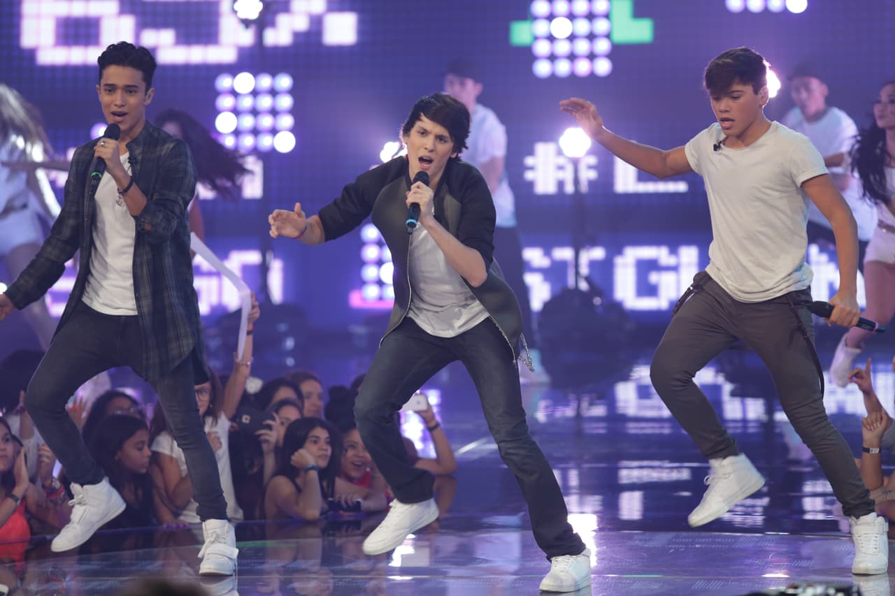 Una noche donde se le hizo honor al Latin GRAMMY, hubo sorpresas y la eliminación de un chico más. Esta noche le dijimos adiós a Sebastián y los jueces, además de no tener paciencia, fueron difíciles de complacer.