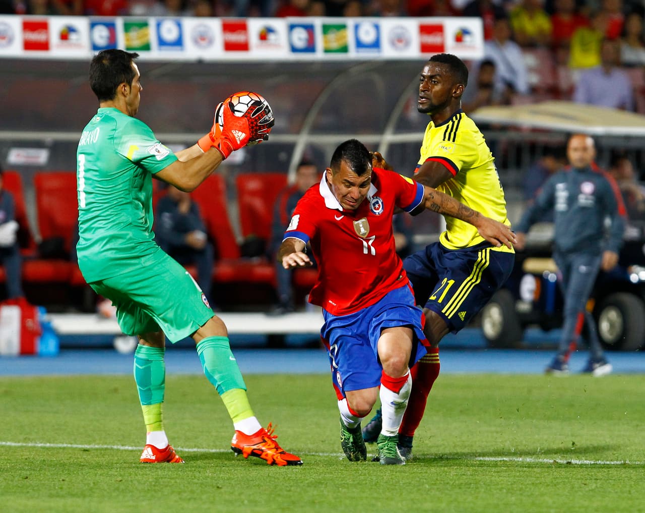 Jackson Martínez salió con un golpe en el tobillo del Colombia-Chile