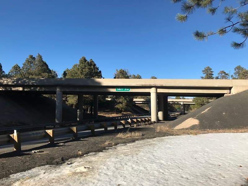 <b>“</b>En el área de Flagstaff, ADOT ya ha iniciado proyectos para reemplazar los 
<b>puentes de la Interestatal 40 sobre Business 40</b>, que se conecta con la Ruta histórica 66 en el oeste de Flagstaff. El proyecto, que está aproximadamente a 
<b>3 millas al oeste del cruce con la Interestatal 17, reemplazará los puentes en dirección este y oeste en la I-40 en su totalidad</b>. Se prevé que el proyecto se completará en el otoño de 2022”,
<b> </b>se lee en un comunicado de ADOT.
<br>