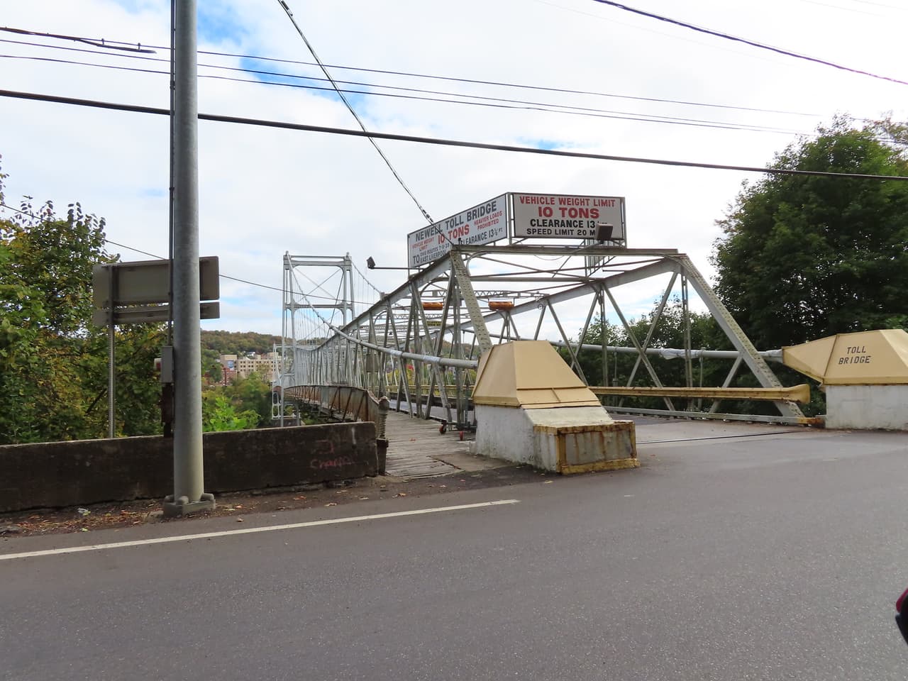 <b>En Virginia | el lugar más pobre es Newell</b>
<br>
<br>🔘 
<b>Ingreso medio de Newell: </b>$20,887
<br>🔘 
<b>Ingreso medio de West Virginia: </b>$46,711
<br>🔘 
<b>Adultos con educación universitaria:</b> 8.8%
<br>🔘 
<b>Población que vive en la pobreza: </b>34.0%
<br>🔘 
<b>Valor promedio de la propiedad:</b> $46,500