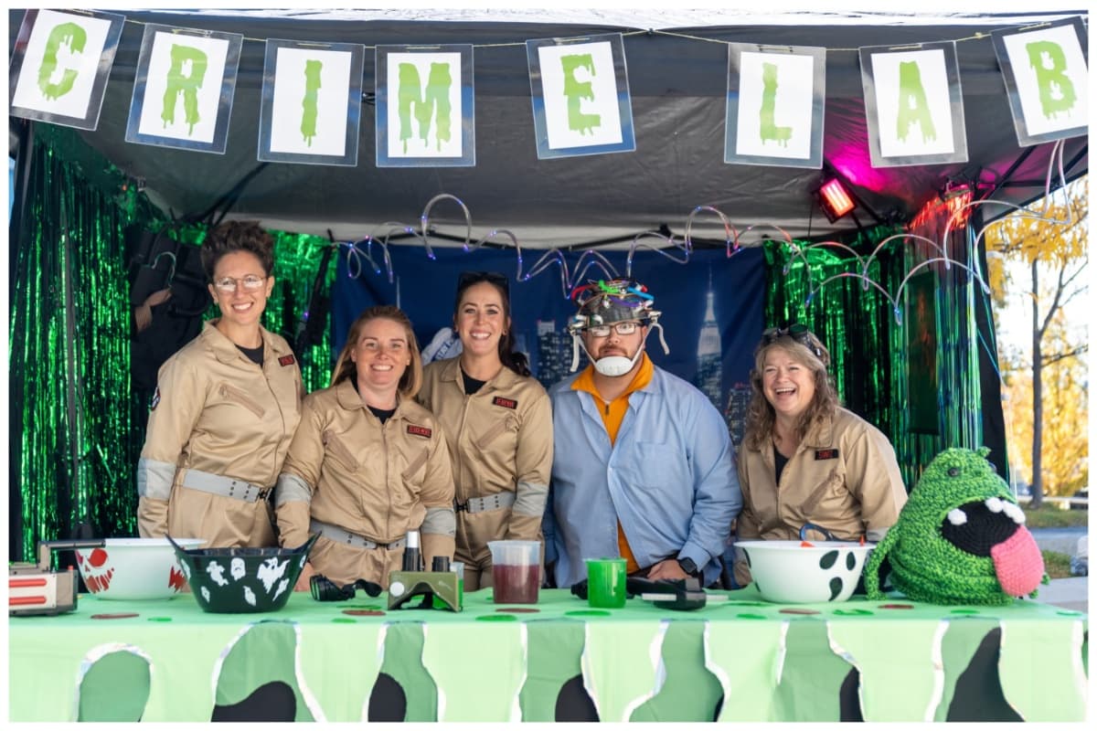 Departamento de Correccionales de Utah alentó a los padres a consultar el registro de delincuentes sexuales para saber qué casas sus hijos deben evitar. Ademas, para esta noche habrá un mayor número de oficiales en los lugares donde están registradas estas personas para cuidar a la ciudadanía. Cualquier problema con el registro de delincuentes sexuales se puede reportar a este número: 801-495-7700.