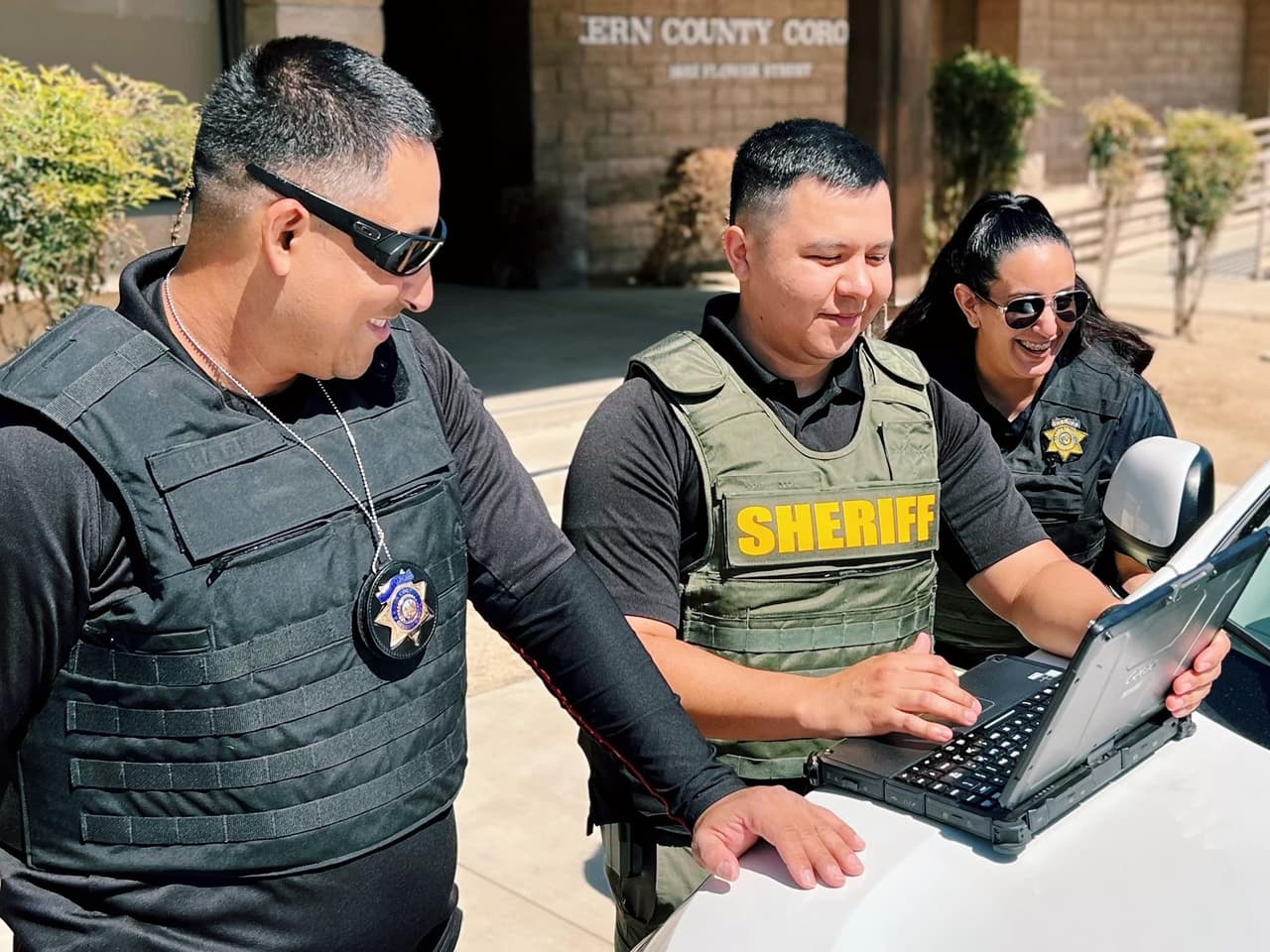 Es una gran oportunidad que no se puede desaprovechar, para mayor información de otras carreras que están elegibles puedes visitar http://kerncounty.com/careers