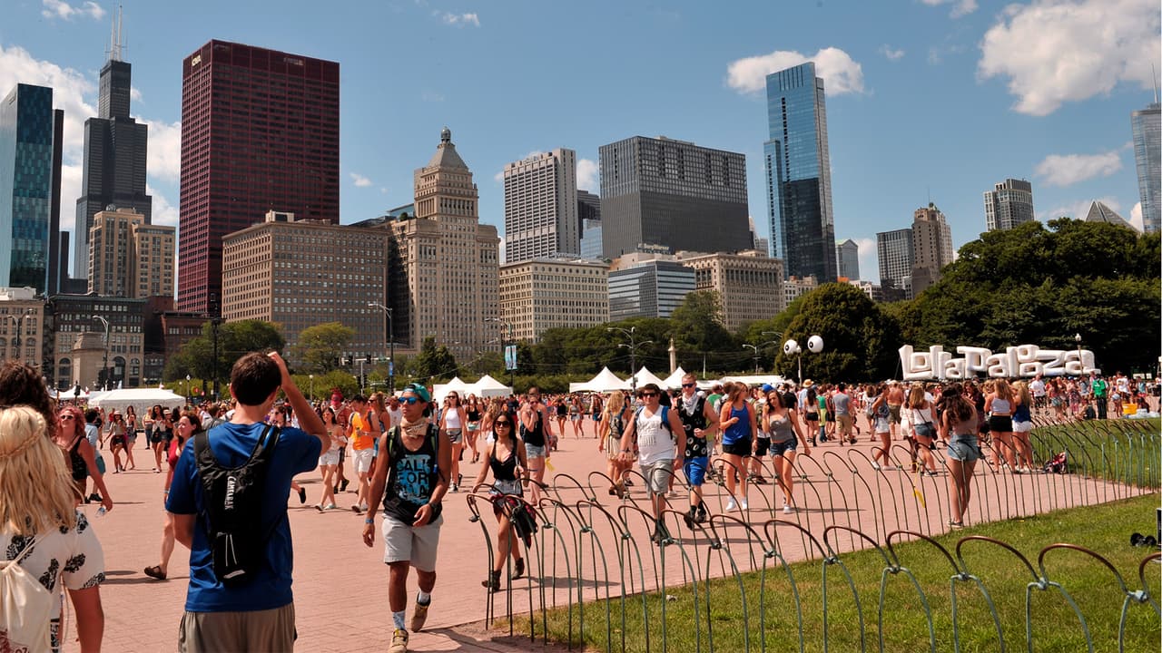 El Festival se lleva a cabo en Grant Park, en el 337 al este de la Calle Randolph. Para el festival
<a href="https://www.univision.com/local/chicago-wgbo/lollapalooza-2022-cierres-viales-festival-grant-park" target="_blank">se realizarán una serie de cierres viales</a>, por lo que las autoridades piden a los residentes tomar medidas alternativas.