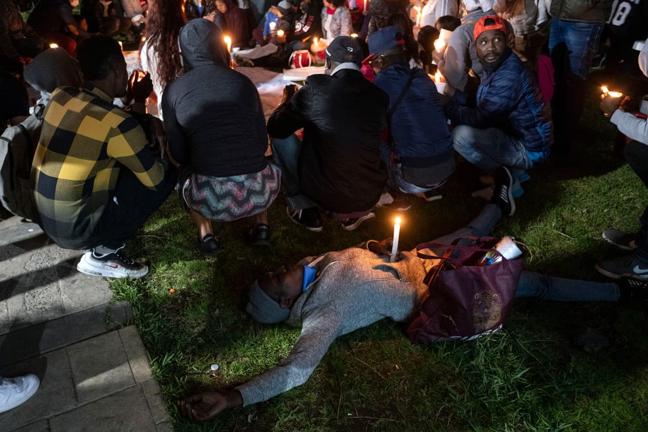 Entre los migrantes que participaron en la protesta no solo había originarios de países centroamericanos y de Haití. Medios reportan que se sumaron personas provenientes de Rusia, Colombia, Venezuela, Jamaica, Cuba y Ghana, que buscan tramitar asilo ante autoridades estadounidenses.