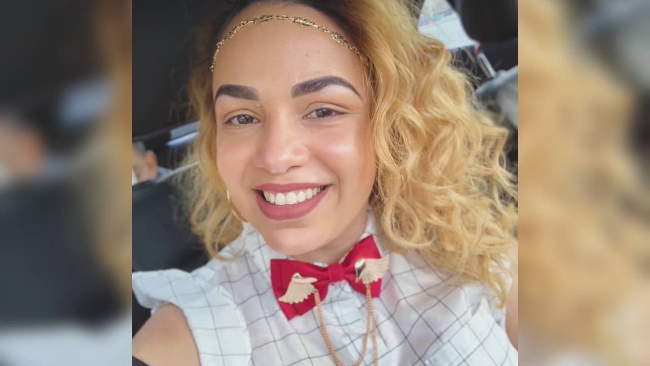 Las autoridades 
<a href="https://www.univision.com/local/nueva-york-wxtv/arresta-florida-esposo-luz-hernandez-dominicana-asesinada-cesar-santana">arrestaron a César Santana</a>, de 36 años, por ser el 
<b>sospechoso de la muerte de la maestra Luz Hernández</b>, de 33 años, cuyo cuerpo fue hallado en Kearny el pasado martes. La fiscalía del condado de Hudson confirmó que Santana fue encontrado en Miami y 
<b>se le presentaron cargos por profanar y esconder un cuerpo</b>, además, están buscando a otro presunto responsable.