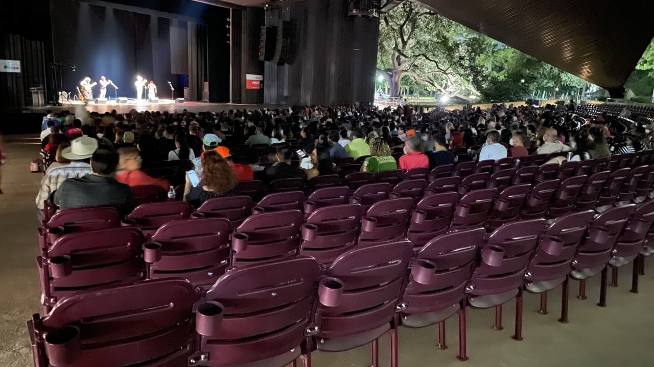 La
<a href="https://www.univision.com/local/houston-kxln/viva-mexico-asi-festeja-houston-la-independencia-de-mexico-de-forma-virtual">fiesta mexicana</a> se vivió la noche del miércoles 15 de septiembre en la ciudad de
<a href="https://www.univision.com/local/houston-kxln/">Houston</a> a partir de las 7:30 de la noche.