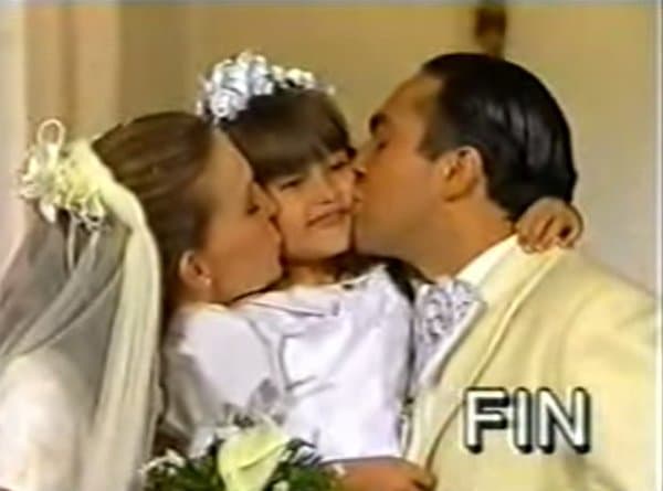 Han pasado casi 20 años del estreno de esta telenovela y la recordamos como si hubiera sido ayer cuando 
<b>Andrea</b> nos hacía llorar con su espectacular actuación. ¿Qué es lo que más recuerdas de esta historia?