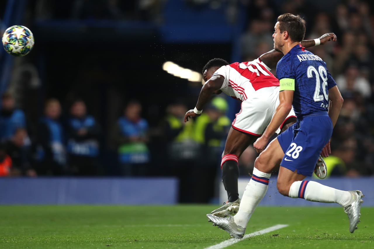 Promes en acción antes de anotar su segundo gol.