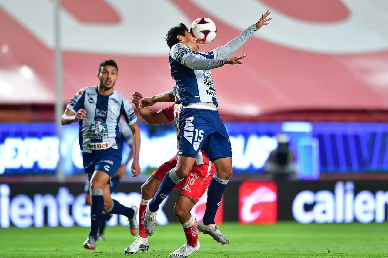 Con todo y que Luis Malagón tuvo una estupenda noche en el arco de Necaxa, Pachuca logra anotarle dos veces para empatar 2-2 en Aguascalientes. Pachuca continúa en el fondo de la tabla con cuatro unidades y Necaxa llega a la a la quinceava posición con siete puntos.