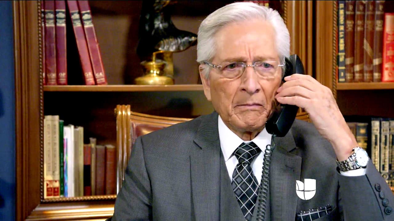 Desconsolada llamó a don Pedro, el abogado de la familia, para contarle la tragedia y pedirle que ayudara a Julio y Antonio con los trámites en el aeropuerto.