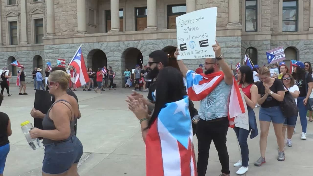 Fue al sonido de tambores que estos puertorriqueños del valle llegaron hasta el capitolio para exigir la renuncia del gobernador Ricardo Rosselló.
<br>