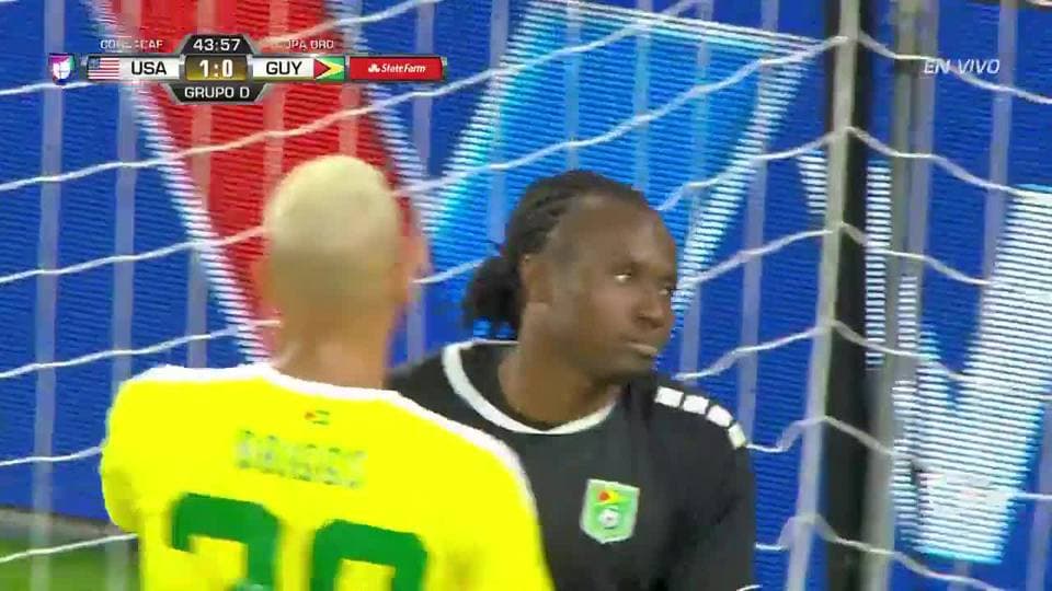 Tiro desviado de Tyler Boyd