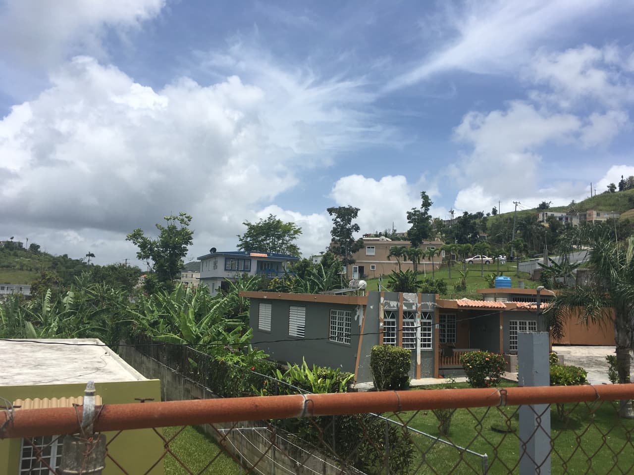 La Autoridad de Energía Eléctrica ha logrado restituir el servicio a la mayoría de sus clientes en Puerto Rico. Pero el sistema ha confrontado apagones.