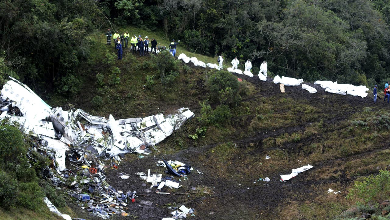 Un piloto de otro vuelo que pasó al lado del avión antes de estrellarse cuenta las conversaciones de auxilio