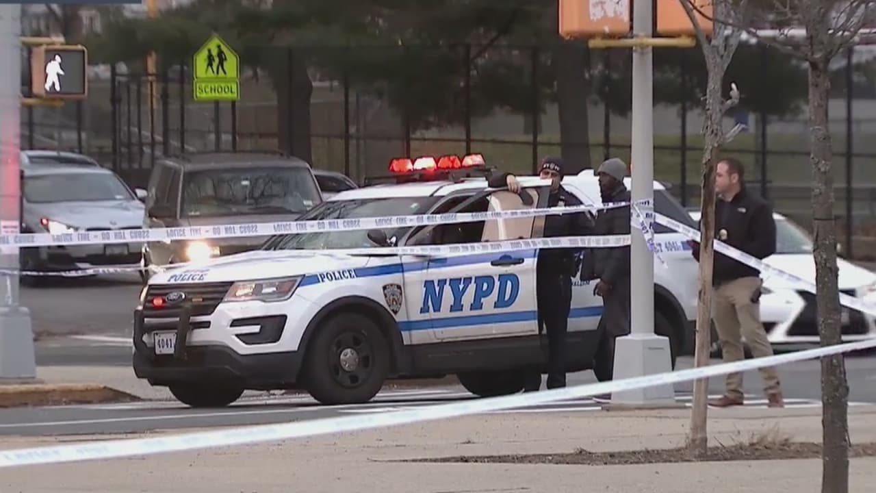 Adolescente de 16 años resulta herido tras tiroteo frente a escuela secundaria de Queens