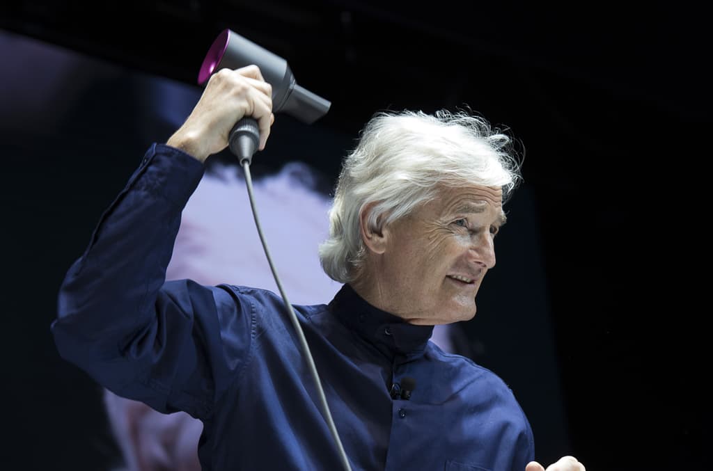 James Dyson retó a sus ingenieros a comprender la ciencia del pelo.