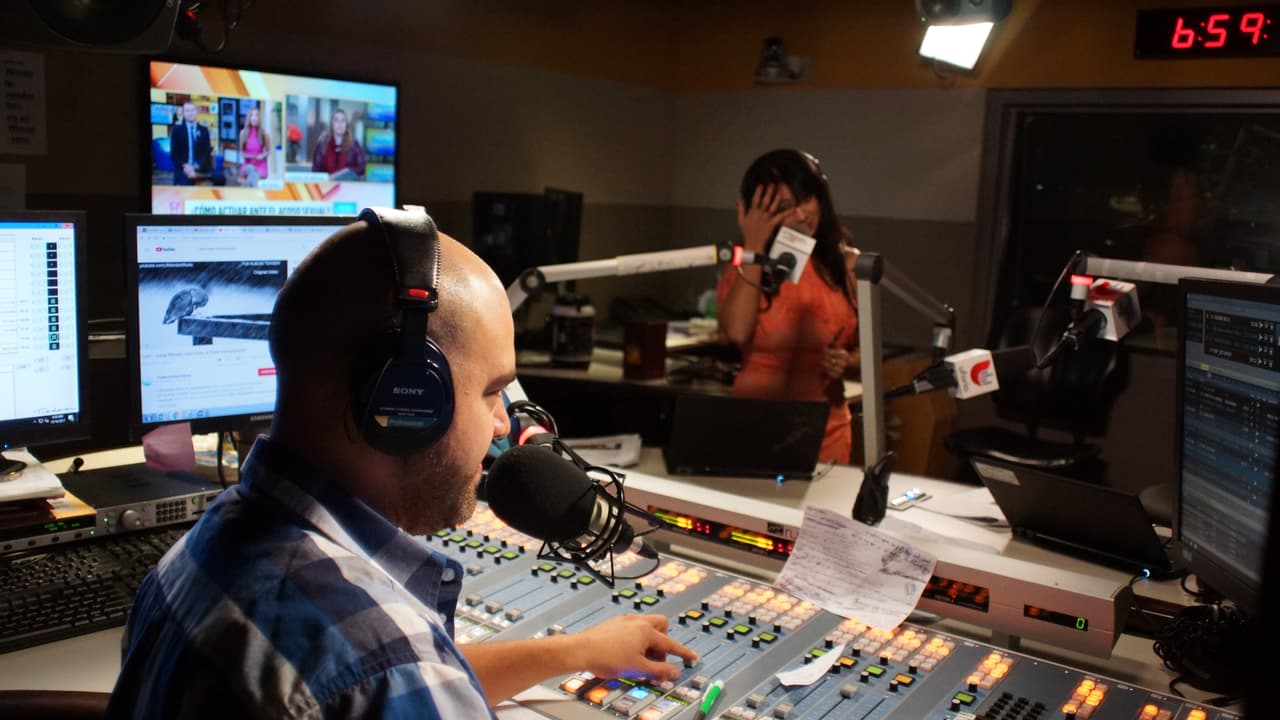 Raúl tenia más sorpresas y la locutora no podía creer todo lo que había planeado su equipo de trabajo para hacerla sentir muy especial.