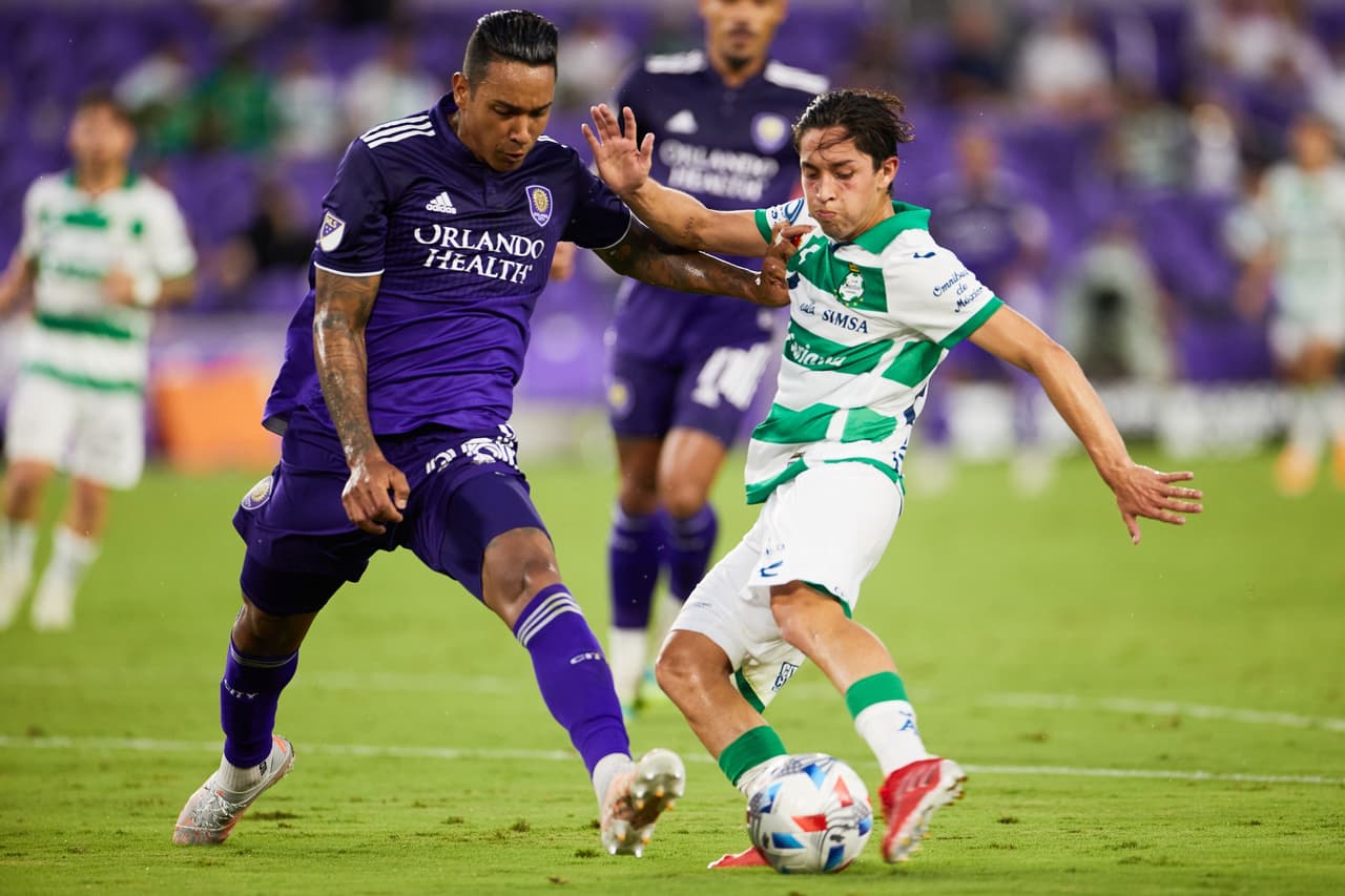 Juan Ferney Otero se pone la capa de héore y con su solitario gol al minuto 30, Santos vence 0-1 al Orlando City en los cuartos de final.