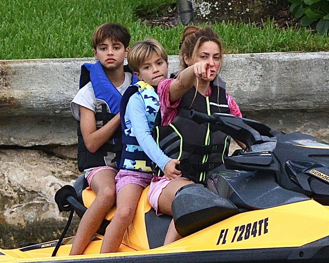 <b><a href="https://www.univision.com/famosos/shakira-look-vogue-reino-unido-butler-hamilton-fotos" target="_blank">La colombiana usó un look</a> </b>totalmente rosa compuesto por short y un top, y llevó el cabello recogido.
<br>