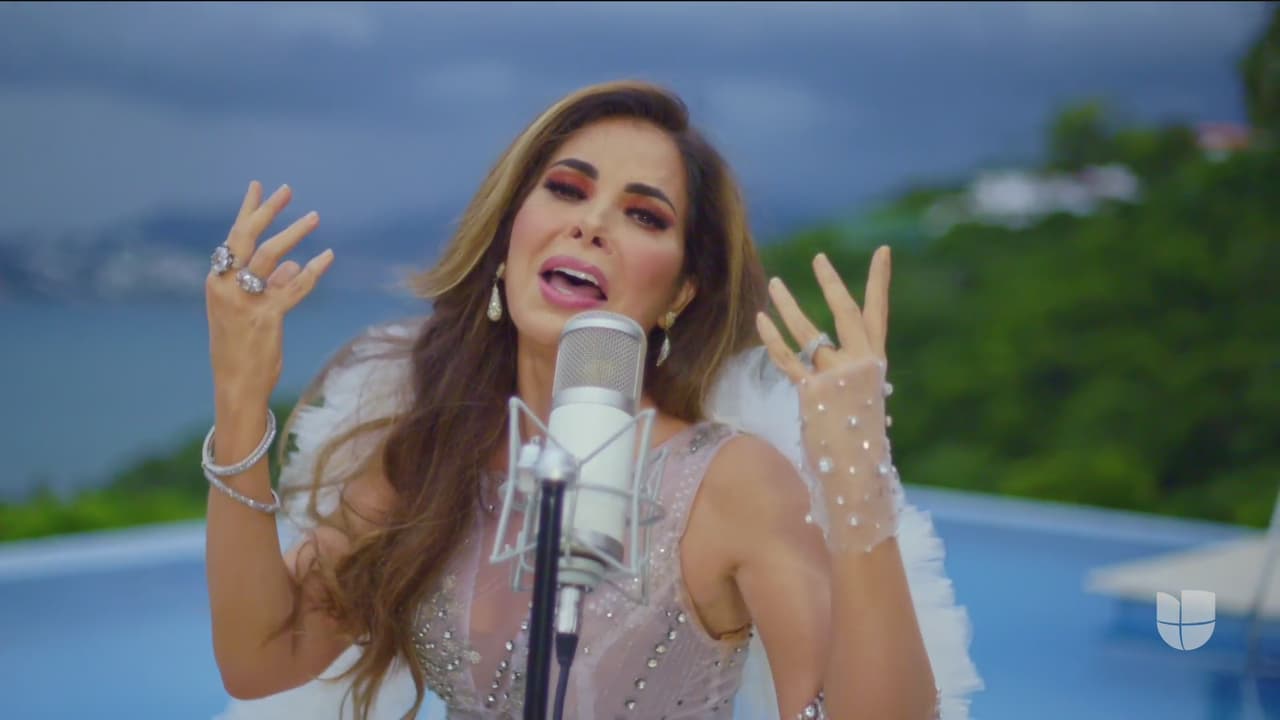 Gloria Trevi regresó al dramatismo con su tema 'Demasiado frágiles'.
