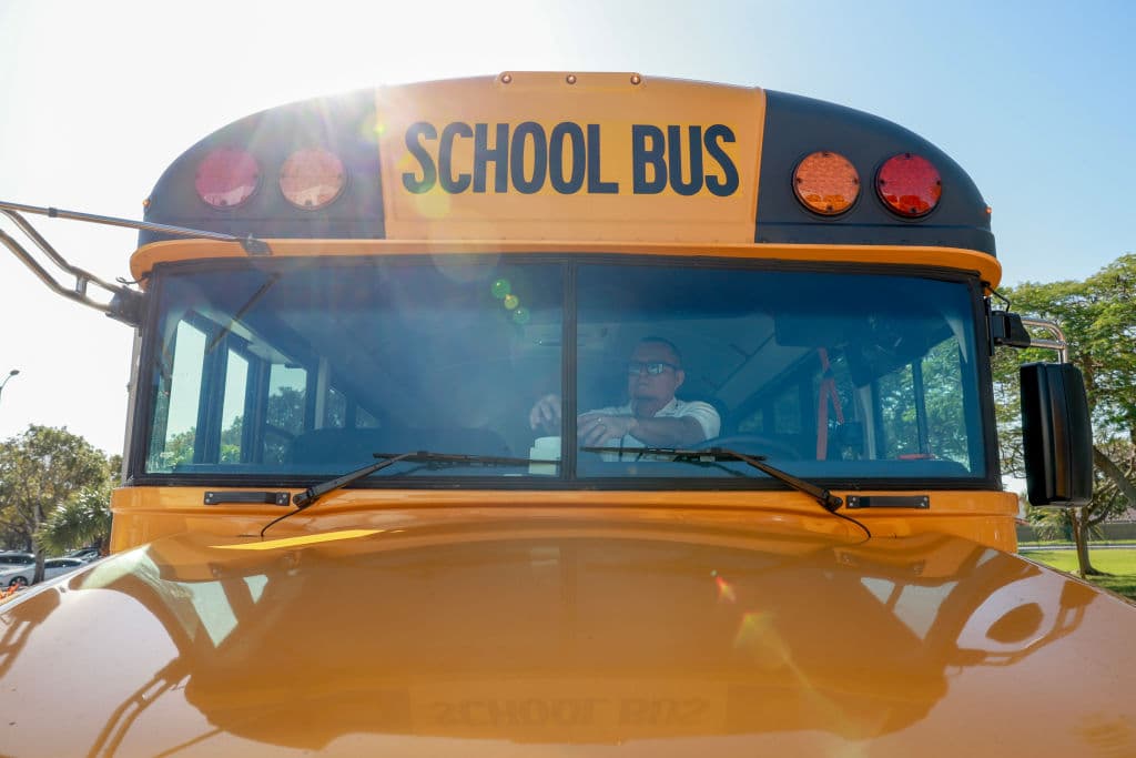 Madre denuncia que su hijo con necesidades especiales fue dejado en parada errónea