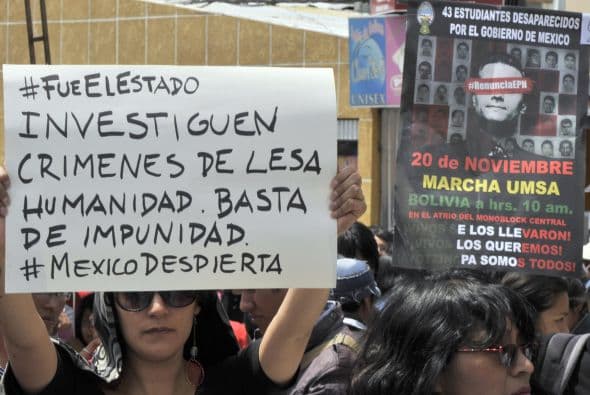 "#MexicoDespierta", se lee en las pancartas de los estudiantes bolivianos.