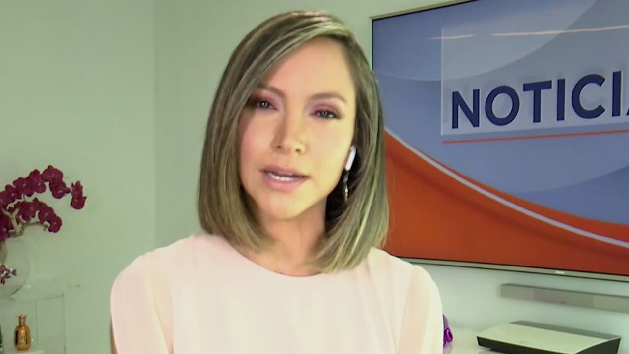 Satcha Pretto informó al público que ella dio negativo al examen y fue la encargada de dar a conocer que su amiga y compañera Karla dio positivo al covid-19. Nuestra presentadora de noticias le dedicó estas palabras: "Karla, te mandamos todo nuestro cariño y apoyo. Sabes cuánto te queremos".