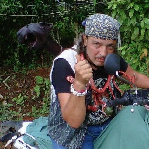 <b><a href="http://www.univision.com/temas/carla-estrada">Carla Estrada</a></b> le dio la oportunidad de encarnar al rebelde 'Amadeo' en 'Amor Real', y más tarde en 'Pasión'. Pero decidió alejarse de las telenovelas para vivir una vida más tranquila junto a su familia.